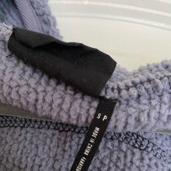 Fuzzy urban shacket - Picture 3 of 3